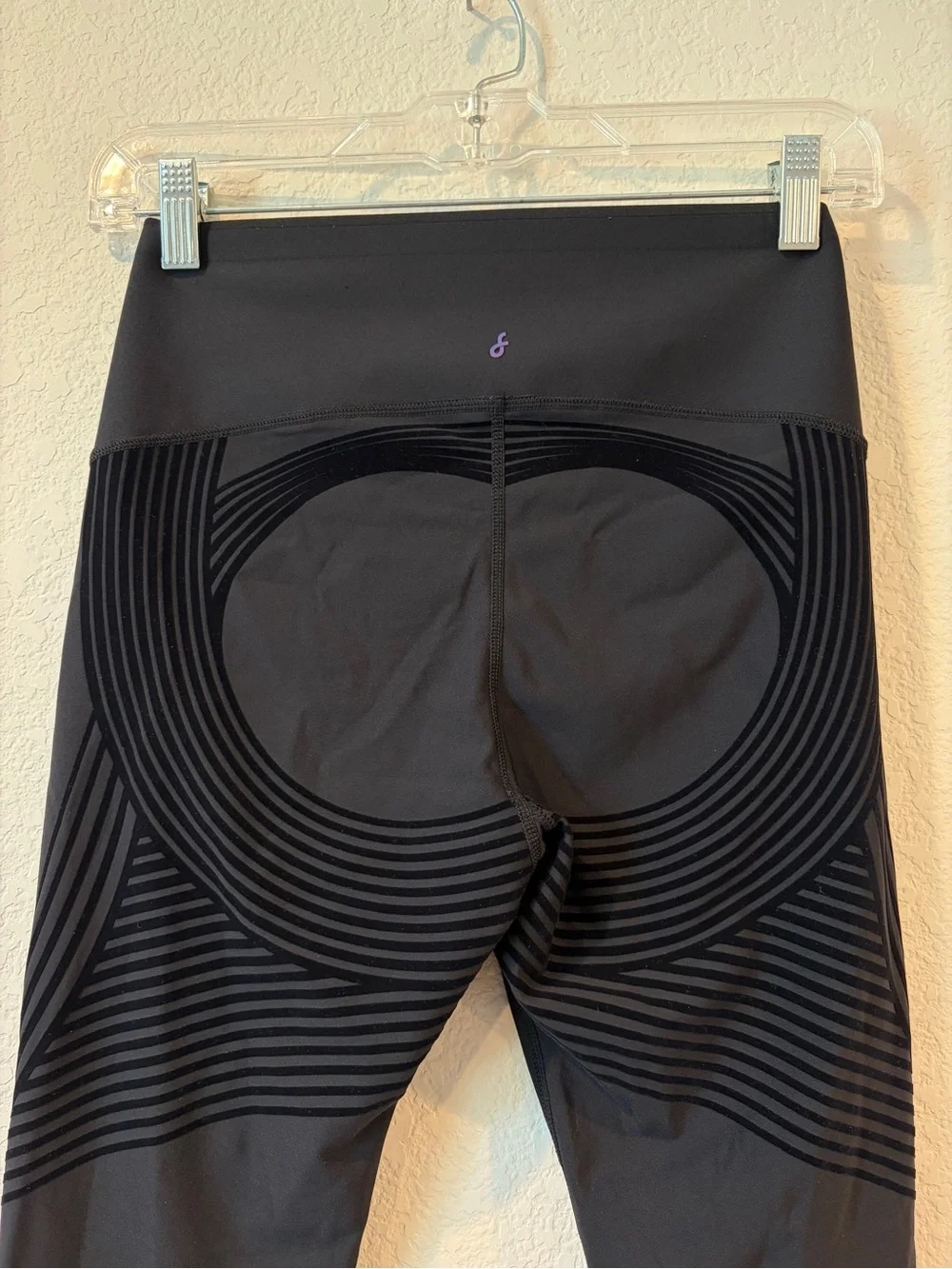 Fanka Women’s Black Reversible Body Sculpt 7/8 Leggings - Est Small - Picture 5 of 10